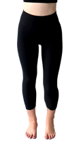 Load image into Gallery viewer, Second Soul Capri- Smooth Black
