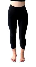 Load image into Gallery viewer, Second Soul Capri- Smooth Black